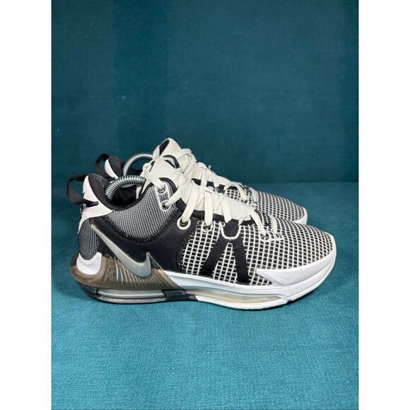 Nike LeBron Witness 7 White Black Metallic Silver Basketball Shoes Men’s Size 8. main image 5